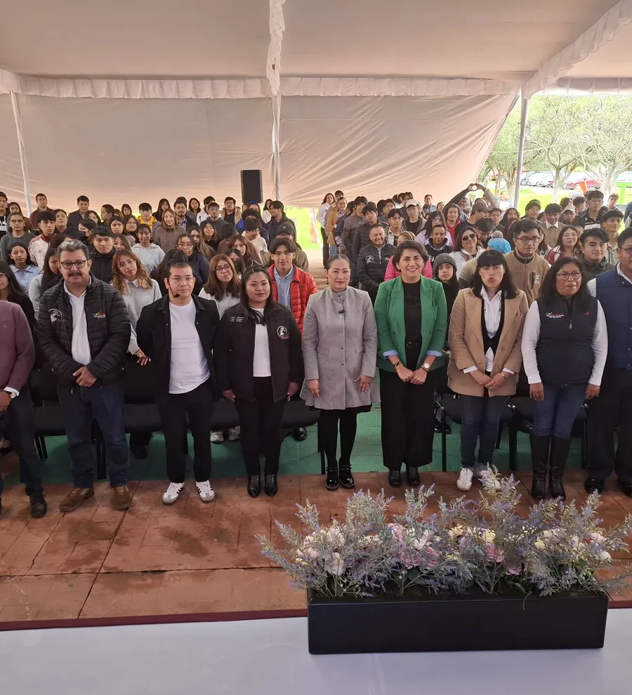Autoridades educativas en el presídium